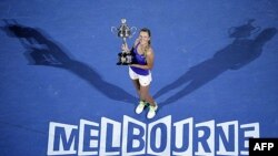 Vận động viên quần vợt Victoria Azarenka đoạt giải vô địch quần vợt Australia Mở Rộng phái nữ