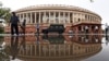 Gedung parlemen India di New Delhi, India 20 Juli 2018. Parlemen India mulai melangsungkan pemungutan suara, Senin (18/7), untuk presiden baru. (Foto: REUTERS/Adnan Abid)