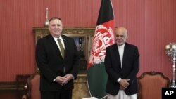 아프가니스탄을 방문한 마이크 폼페오 미 국무장관이 23일 카불 대통령궁에서 아슈라프 가니 아프가니스탄 대통령과 만났다. 