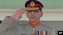 Pakistan's current Army chief General Pervez Ashfaq Kayani salutes during a special parade when he was Vice Chief of Army Staff General in Rawalpindi, Pakistan, October 2007. (file photo)