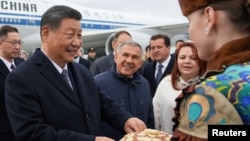 El presidente chino Xi Jinping llega a la cumbre de los BRICS en Kazán, Rusia, el 22 de octubre de 2024. 