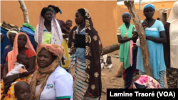 Keluarga yang mengungsi dari kekerasan di Sahel, Afrika (foto: dok). 