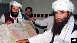 Jaringan Haqqani yang didirikan oleh Jalaluddin Haqqani (kanan) dituduh melakukan berbagai serangan terhadap pasukan AS di Afghanistan (foto: dok). 