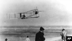 "Charlie era una persona muy humilde, nunca buscó la fama”, dijo Ken MacTiernan refiriéndose al primer mecánico de la aviación. 