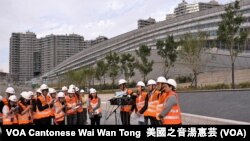 香港民主派議員參觀興建中的西九龍高鐵總站後會見傳媒 (攝影:美國之音湯惠芸)