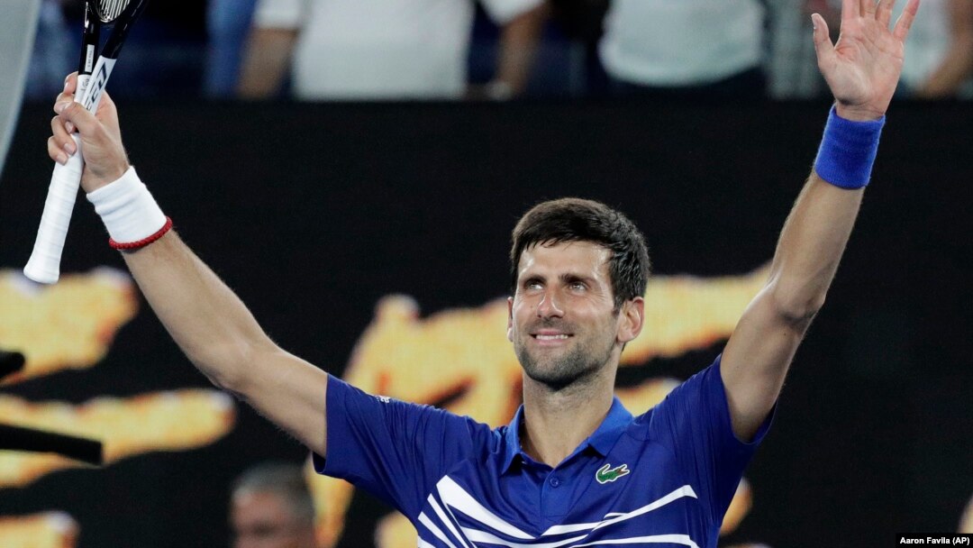 Novak Đoković proslavlja pobedu nad Žo-Vilfredom Congom u drugom kolu Australijen opena u Melburnu (Foto: AP/Aaron Favila)