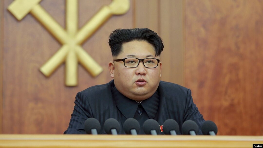 Nhà lãnh đạo Bắc Triều Tiên Kim Jong Un. Các chuyên gia cho rằng ông Kim Jong Un thực hiện hành động gây hấn nhằm mặc cả với Trung Quốc và Nam Triều Tiên.