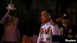 Raja baru Thailand, Raja Maha Vajiralongkorn Bodindradebayavarangkun, di Royal Plaza di Bangkok, (23/10). (Reuters/Athit Perawongmetha)