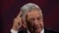 ARCHIVO - El presidente mexicano, Andrés Manuel López Obrador, da su conferencia de prensa matutina programada regularmente en el Palacio Nacional de la Ciudad de México, en febrero de 2023.