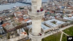 Menara Masjid Suleymaniye di Istanbul, Turki (foto: ilustrasi). 