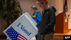 Виборці голосують у Чарльстоні, Південна Кароліна, 3 лютого 2024 року під час праймеріз. Jim WATSON/AFP
