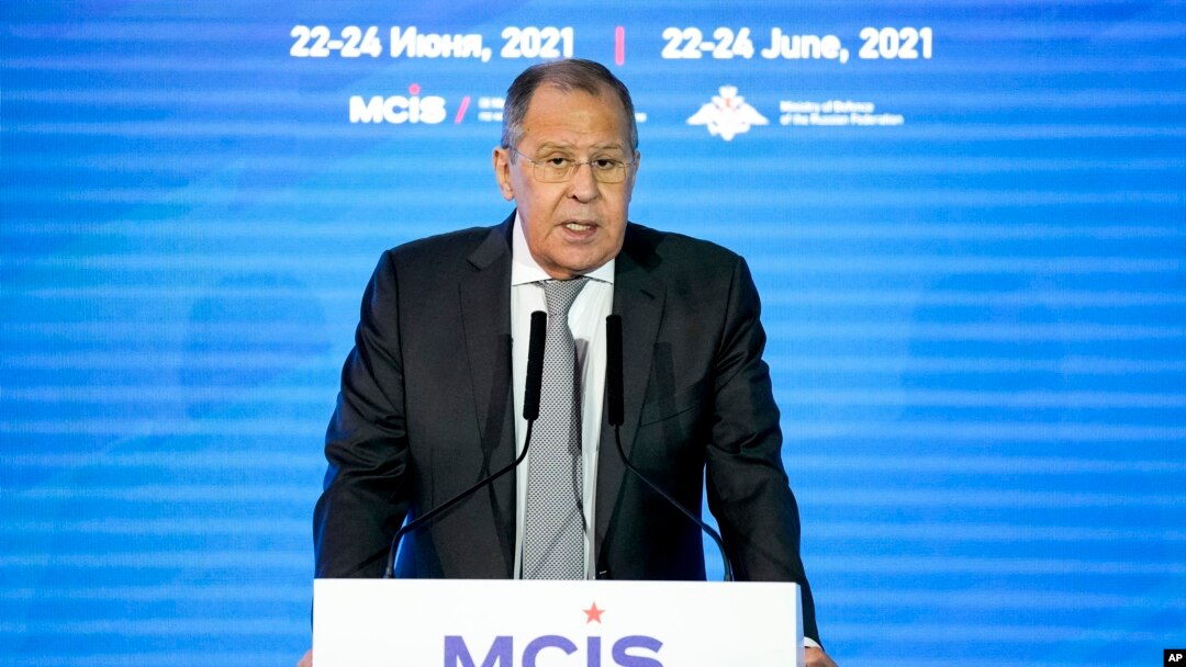 Menteri Luar Negeri Rusia Sergey Lavrov menyampaikan pidatonya pada konferensi IX Moskow tentang keamanan internasional di Moskow, Rusia, Kamis, 24 Juni 2021. (AP Photo/Alexander Zemlianichenko, Pool)