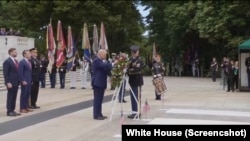 唐纳德·特朗普(Donald Trump)总统阵亡将士纪念日在阿灵顿国家公墓参加纪念活动。