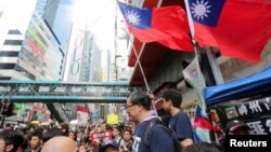 Taiwan flags are seen near protesters attending a demonstration to demand the resignation of Hong Kong leader Carrie Lam and the withdrawal of the extradition bill, in Hong Kong, China June 16, 2019. (REUTERS/James Pomfret)