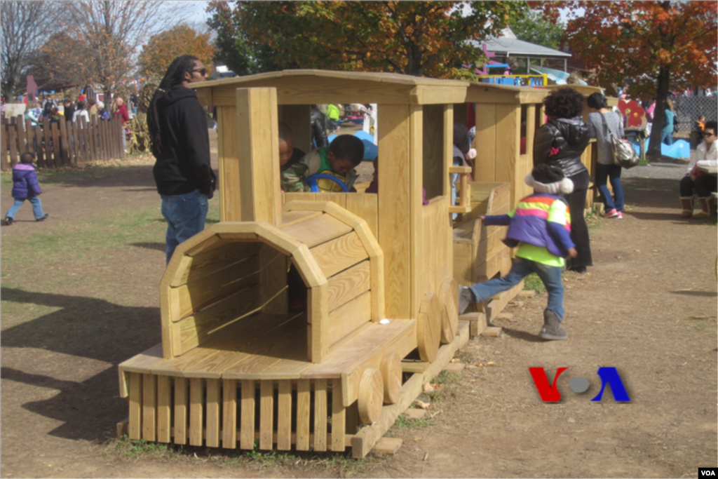 بچوں کی تفریح کا پورا اہتمام، مختلف ماڈلز بھی کاکس فارمز میں موجود 