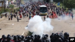 El enfrentamiento entre la policíqa y los manifestantes en el pueblo de Nochixtlán, México dejó un saldo de ocho muertos y más de 100 heridos.