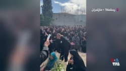 رقص‌سوگ مادر سینا فرجی در مراسم چهلم او و پخش موسیقی همراه با دست زدن حضار
