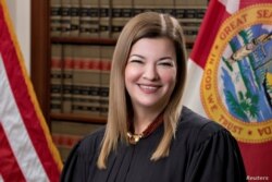 تصویر قاضی باربارا لاگوآ در زمان قضاوت در دیوان عالی ایالت فلوریدا. او در حال حاضر قاضی دادگاه استیناف منطقه یازدهم است. ۱۹ سپتامبر ۲۰۲۰