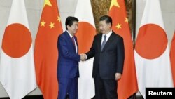 中国国家主席习近平在北京钓鱼台国宾馆会晤到访的日本首相安倍晋三。（2018年10月26日）