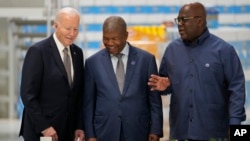 Presidente dos EUA, Joe Biden, Presidente de Angola, João Lourenço, e Presidente da República Democrática do Congo, Felix Tshisekedi, visitam a empresa Carrinho, Benguela, Angola, 4 dezembro 2024