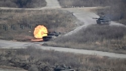 Tank K1A2 milik militer Korea Selatan melepaskan tembakan dalam latihan menembak di Pocheon, Korea Selatan, sebagai bagian dari latihan militer gabungan tahunan AS-Korsel Freedom Shield pada 14 Maret 2024. (Foto: Jung Yeon-je/Pool via AP)