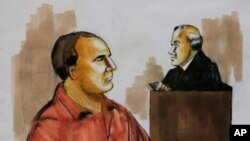 Gambar sketsa pengadilan tahun 2009 menunjukkan David Coleman Headley, kiri, mengaku tidak bersalah di depan Hakim Harry Leinenweber di Chicago atas tuduhan konspirasi dalam serangan teror maut tahun 2008 di Mumbai.