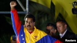 Ông Nicolas Maduro ăn mừng chiến thắng tại Caracas, ngày 14/4/2013.