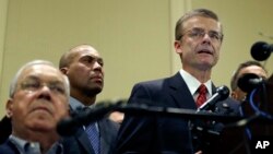 دیک ده‌ی‌لۆریـیا به‌رپـرس له‌ ده‌زگای FBI