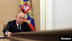 ARCHIVO - El presidente de Rusia, Vladimir Putin, ha advertido que las sanciones impuestas harán más daño al bloque de países occidentales que a su economía. No obstante, técnicos de su gobierno han admitido ya los efectos económicos. 