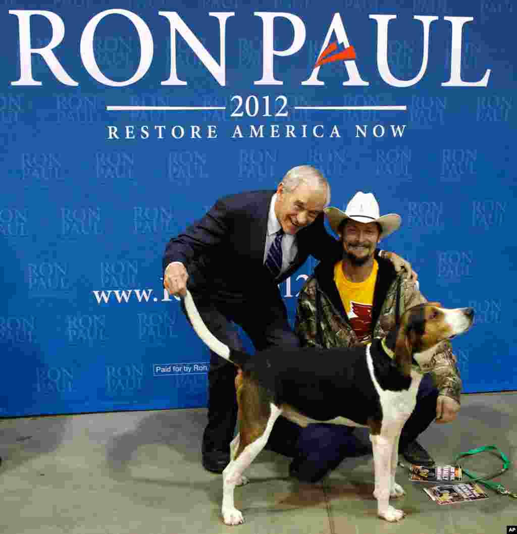 Ron Paul poses with fan Jon Hathaway at the Iowa State Fair Grounds in Des Moines, Iowa, Dec. 28, 2011. (AP)
