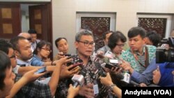 Staf Khusus Presiden Bidang Komunikasi, Johan Budi SP (Foto: VOA/Andylala).