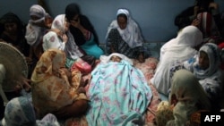 11 Killed in Karachi Bombing