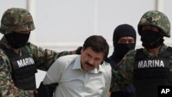 El Chapo estuvo prófugo durante 13 años, desde que se fugó del penal de Puente Grande, Jalisco, el 19 de enero de 2001.