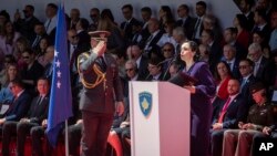 Predsednica Kosova Vjosa Osmani tokom ceremonije u Prištini, 12. juna 2024. (Foto: AP/Visar Kryeziu)