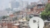 Una antena satelital en el vecindario de Catia, a las afueras de Caracas, la capital venezolana. Foto de archivo.
