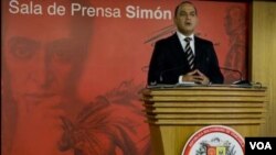 Jesse Chacon es un fuerte aliado de Chávez y ha sido ministro de Información; del Interior; de Telecomunicaciones y de la Presidencia.