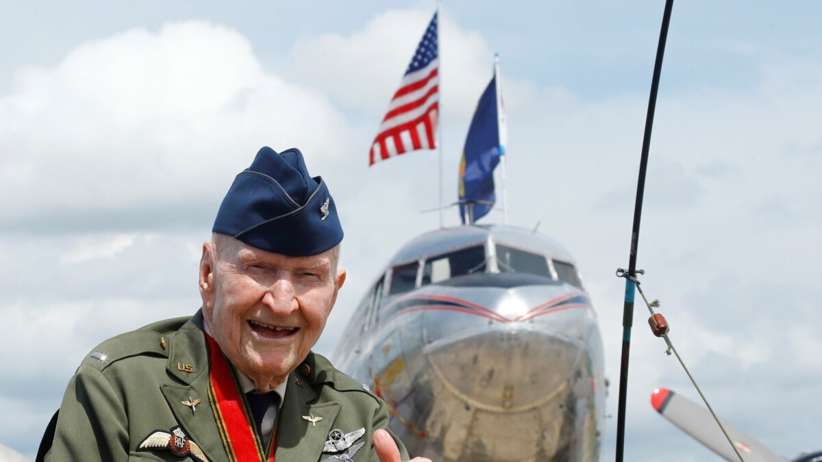 'Candy Bomber' Who Dropped Sweets During Berlin Airlift Dies