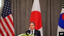 토니 블링컨 미국 국무장관이 5일 영국 런던에서 진행되고 있는 주요 7개국 G7 외교장관 회의에서 정의용 한국 외교부 장관과 모테기 도시미쓰 일본 외무상과 회담을 가졌다.