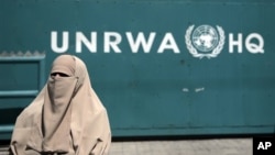 Uma palestiniana participantes numa manifestação contra o corte de financiamento à UNRWA. 