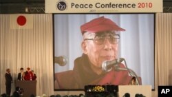  Dalai Lama Talks with Mind and Brain Scientists in Nihama, Japan 