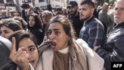 Waandamanaji wakikabiliwa na vikosi vya usalama vya Palestina katika maandamano yaliyofanyika Ramallah wakati Waziri wa Mambo ya Nje Antony Blinken alipokutana na Rais wa Palestina Mahmoud Abbas katika eneo linalokaliwa kwa mabavu na Israel Ukingo wa Magharibi Jan. i10, 2024.