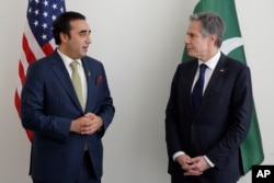 FILE - Secretary of State Antony Blinken, right, meets with Pakistani Foreign Minister Bilawal Bhutto Zardari at United Nations headquarters in New York, May 18, 2022.