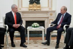 블라디미르 푸틴(오른쪽) 러시아 대통령과 베냐민 네타냐후 이스라엘 총리가 30일 러시아 모스크바에서 만나 회담했다.