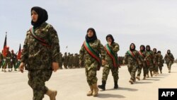 عکس سربازان زن افغانستان در جریان تمرینات نظامی در شهر هرات
