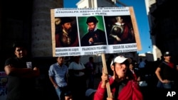 Ratusan pekerja tambang berkumpul di Lima untuk memprotes Presiden Pedro Castillo dan pemerintahnya karena tidak menyelesaikan konfrontasi antara masyarakat pribumi dan tambang tembaga terbesar di Peru milik perusahaan China. (Photo: AP)