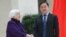 Menkeu AS Janet Yellen bertemu Gubernur Bank Rakyat China (PBOC) Pan Gongsheng di Beijing pada hari Senin (8/4). 