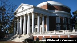 The Rotunda yang dirancang oleh Thomas Jefferson, di pusat kampus Universitas Virginia, salah satu situs warisan dunia UNESCO. (Foto: dok). 