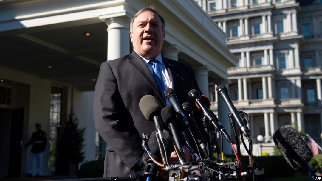 Menteri Luar Negeri AS Mike Pompeo memberi keterangan pers mengenai lawatannya ke Arab Saudi setelah bertemu Presiden Donald Trump di Gedung Putih, Washington DC, 18 Oktober 2018.