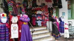 Tradición de las Posadas en centro histórico de Los Ángeles