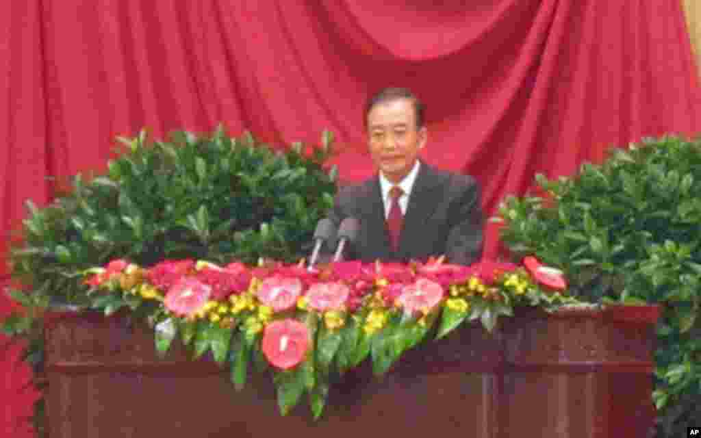 温家宝总理在国庆招待会上发表讲话